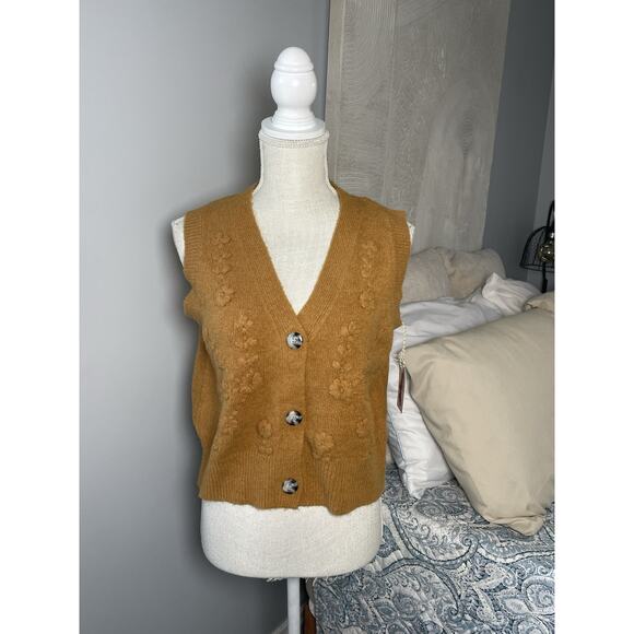 Jessica Simpson Women’s Sweater Vest M Mustard Button Front Floral Knit NWT - Picture 1 of 7